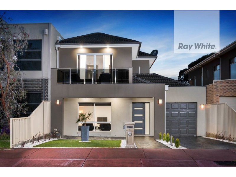 7 Farnham Crescent, Mill Park VIC 3082