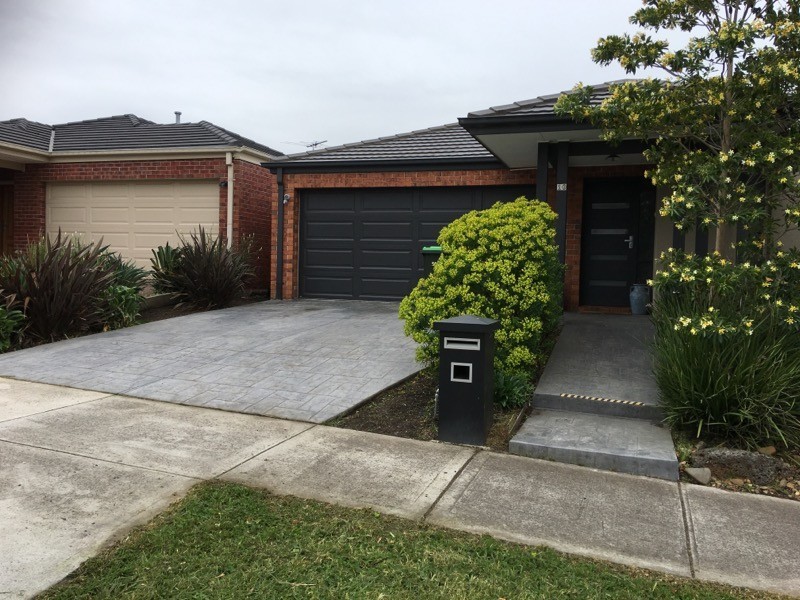 10 Moffat Drive, Lalor VIC 3075