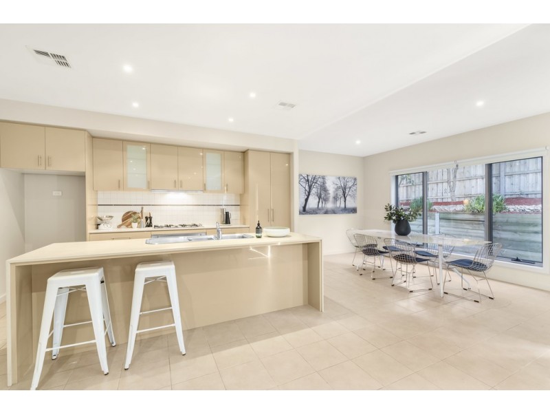 17 Sugarloaf Drive, Macleod VIC 3085