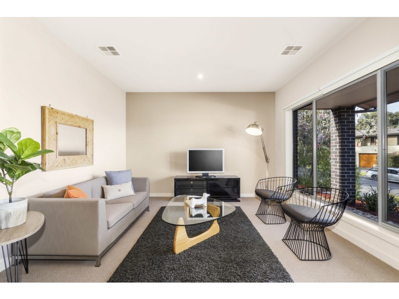 17 Sugarloaf Drive, Macleod VIC 3085