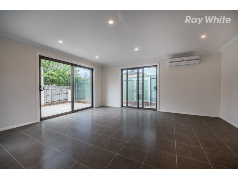 2/73 Hurlstone Crescent, Mill Park VIC 3082