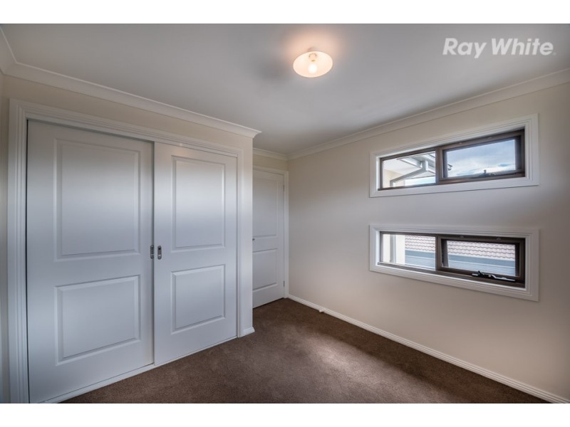 2/73 Hurlstone Crescent, Mill Park VIC 3082
