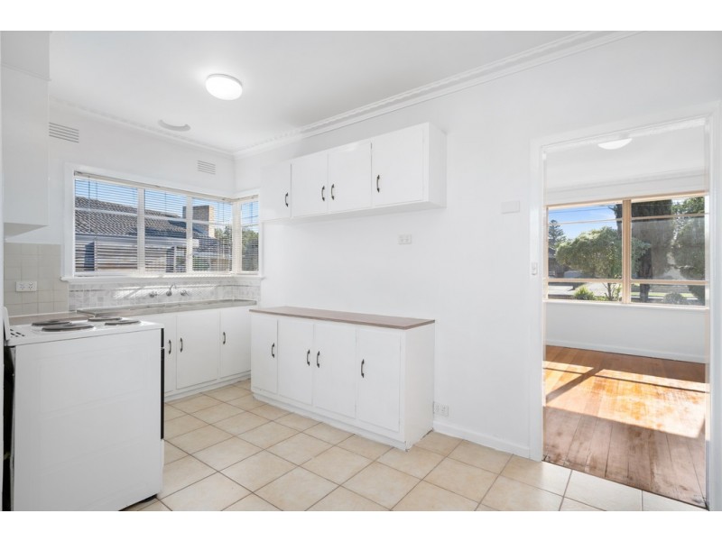 17 Club Avenue, Kingsbury VIC 3083