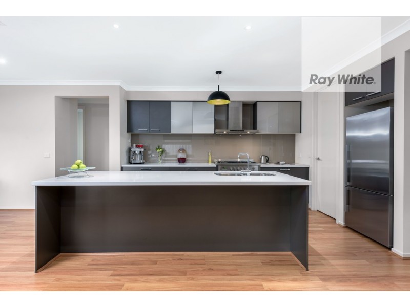 6 Hanmer Drive, South Morang VIC 3752