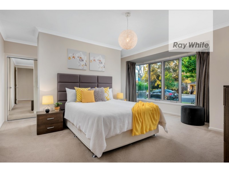 6 Hanmer Drive, South Morang VIC 3752