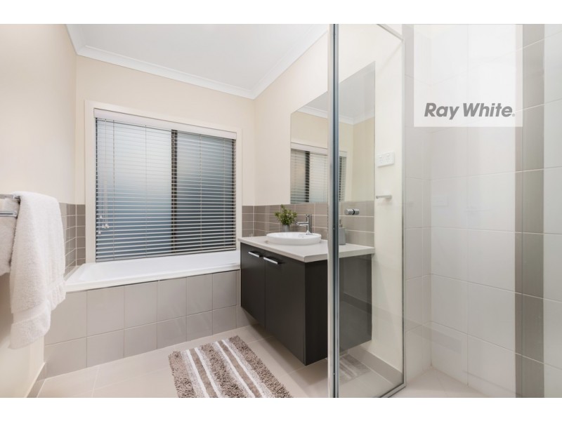 6 Hanmer Drive, South Morang VIC 3752