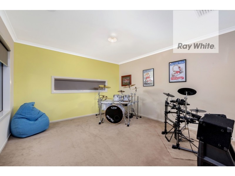 6 Hanmer Drive, South Morang VIC 3752