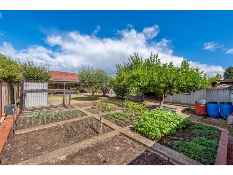 36 Tunaley Parade, Reservoir VIC 3073