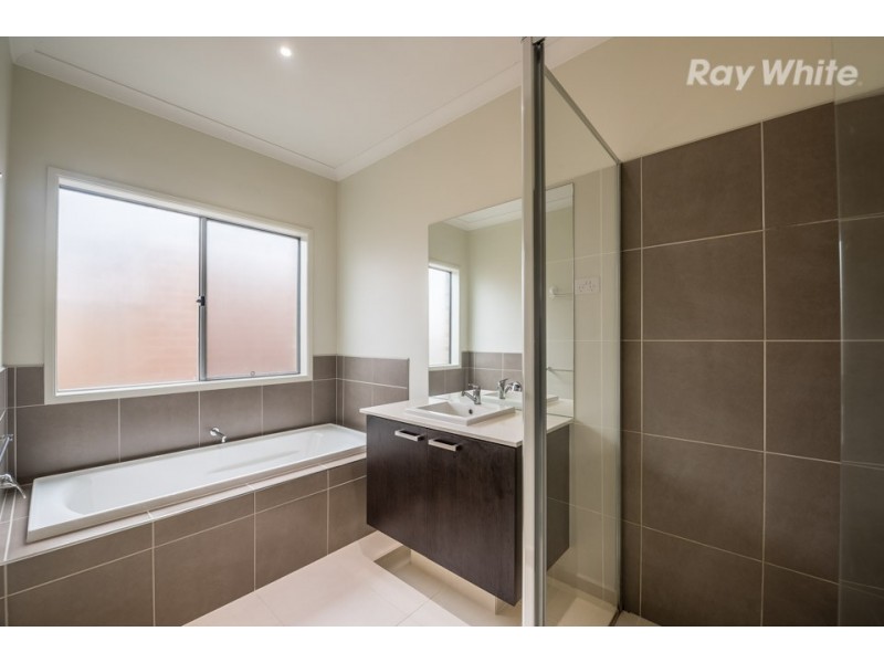 6 Silkwood Grove, South Morang VIC 3752
