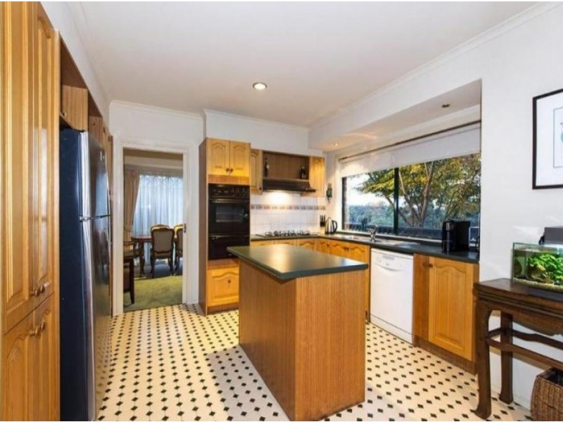 2 Rostrata View, Mill Park VIC 3082