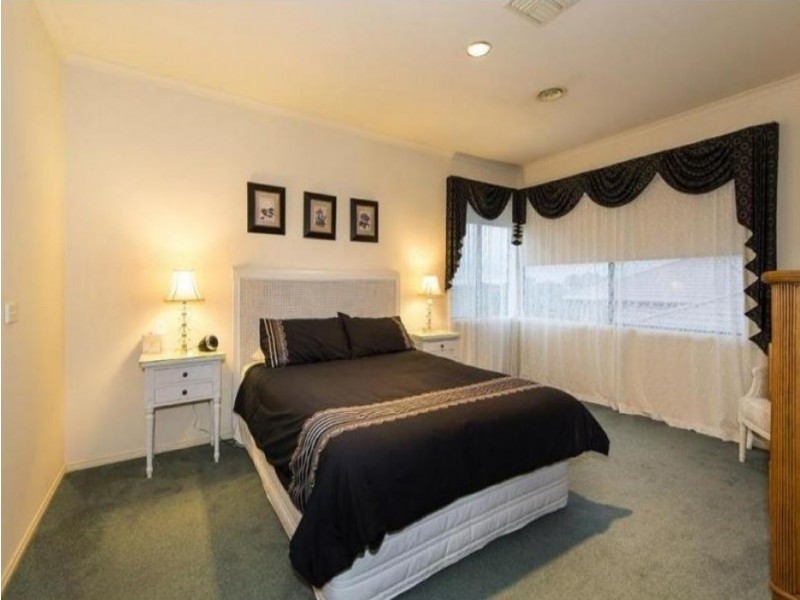 2 Rostrata View, Mill Park VIC 3082