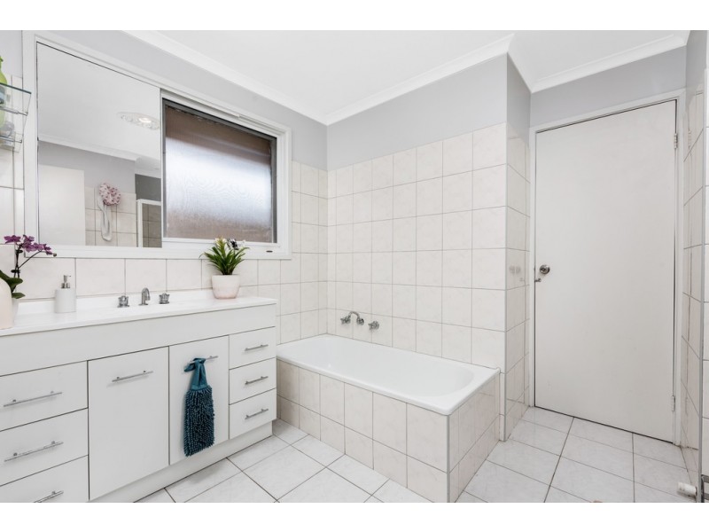 25 Tonelli Crescent, Mill Park VIC 3082