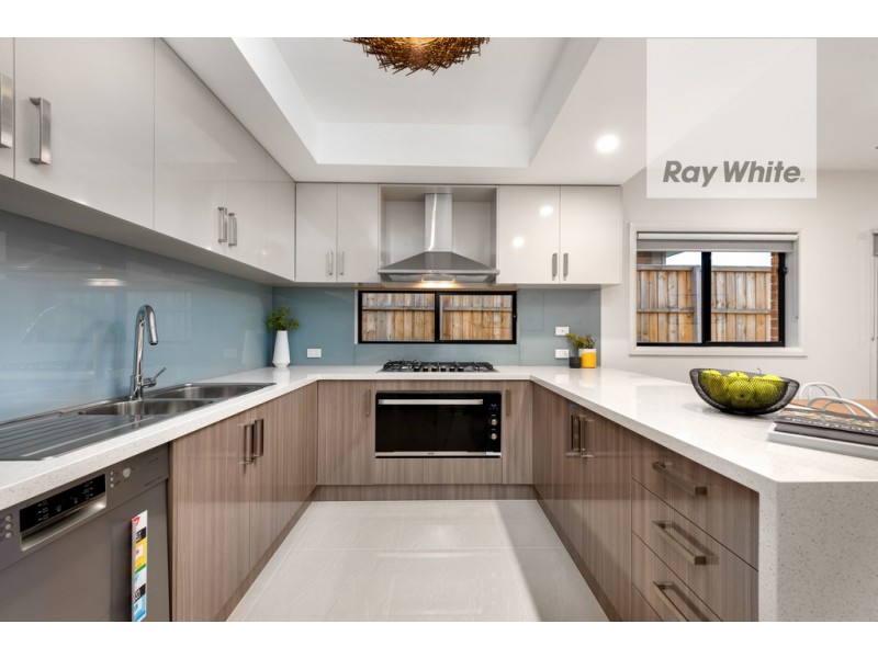 34 Landing Avenue, Doreen VIC 3754