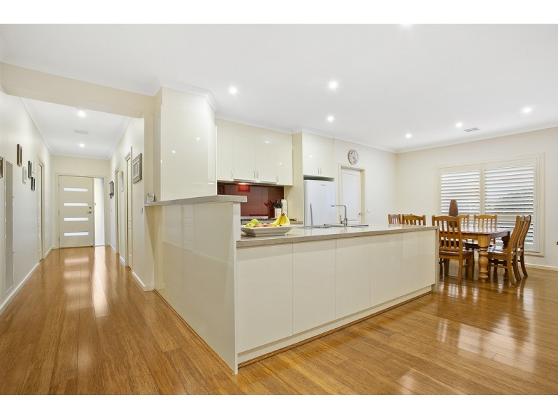 8 Sargood Drive, South Morang VIC 3752