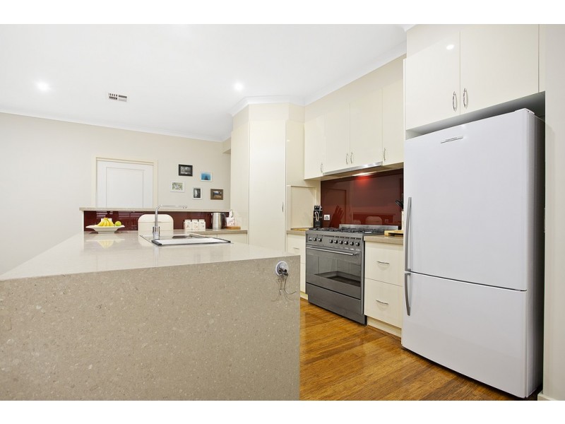 8 Sargood Drive, South Morang VIC 3752