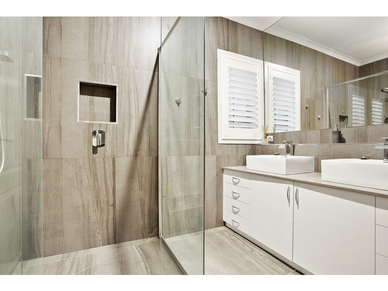 8 Sargood Drive, South Morang VIC 3752