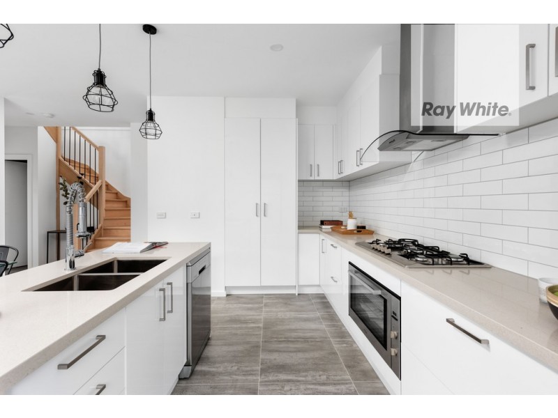 2/35 Cuthbert Drive, Mill Park VIC 3082