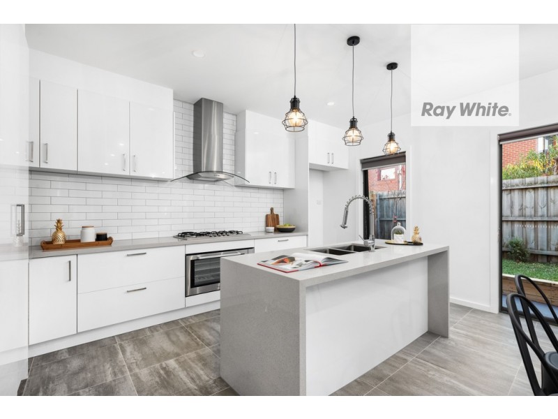 2/35 Cuthbert Drive, Mill Park VIC 3082