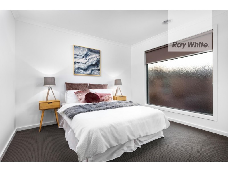 2/35 Cuthbert Drive, Mill Park VIC 3082