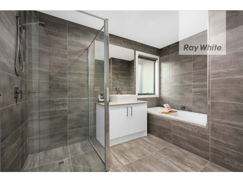 2/35 Cuthbert Drive, Mill Park VIC 3082