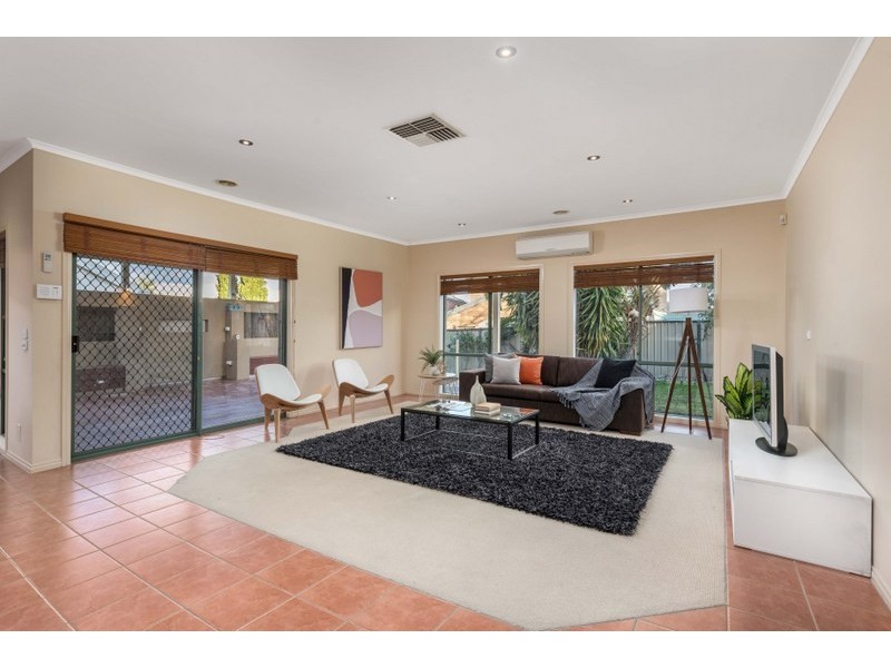 8 Inglewood Court, Mill Park VIC 3082