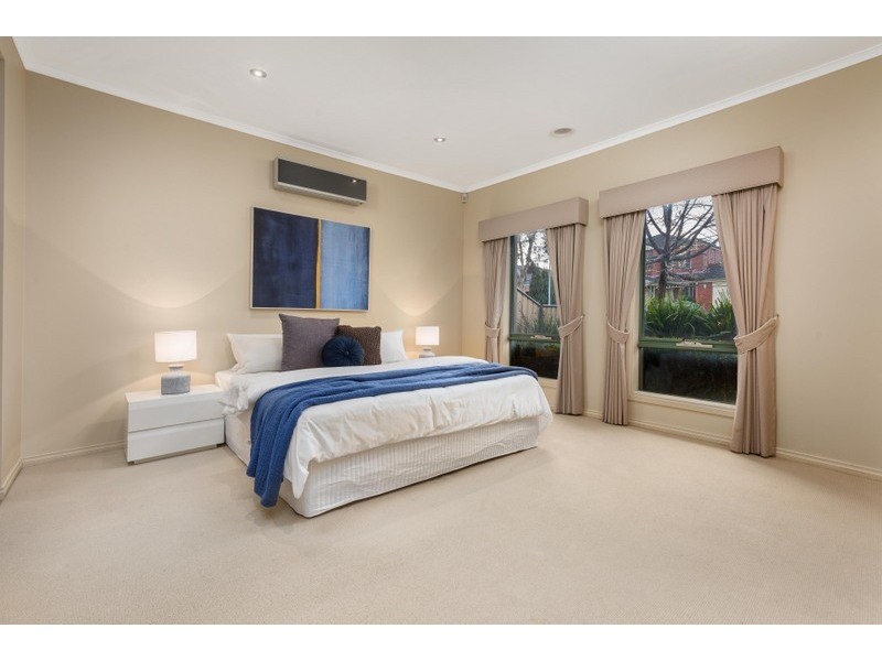 8 Inglewood Court, Mill Park VIC 3082