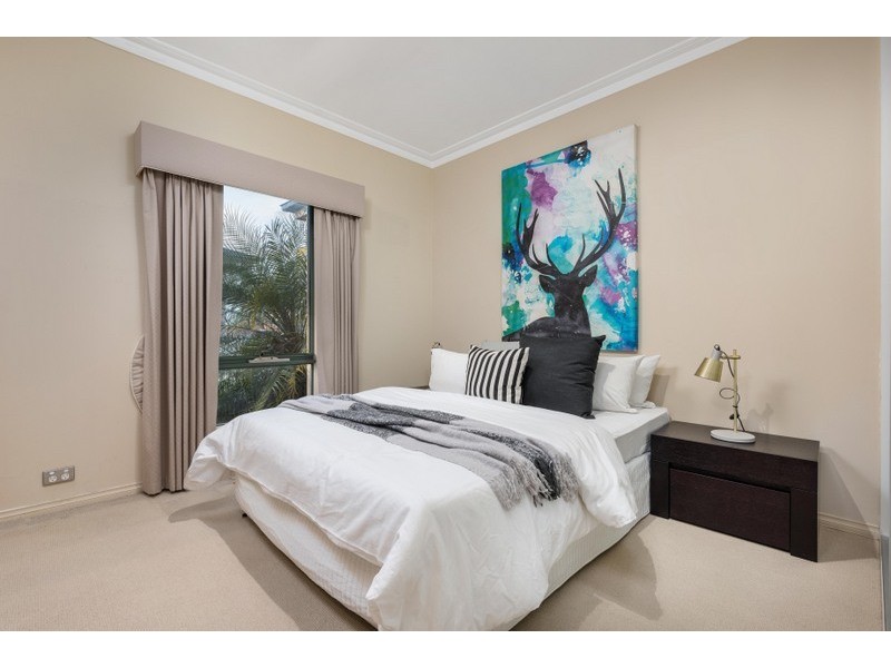 8 Inglewood Court, Mill Park VIC 3082