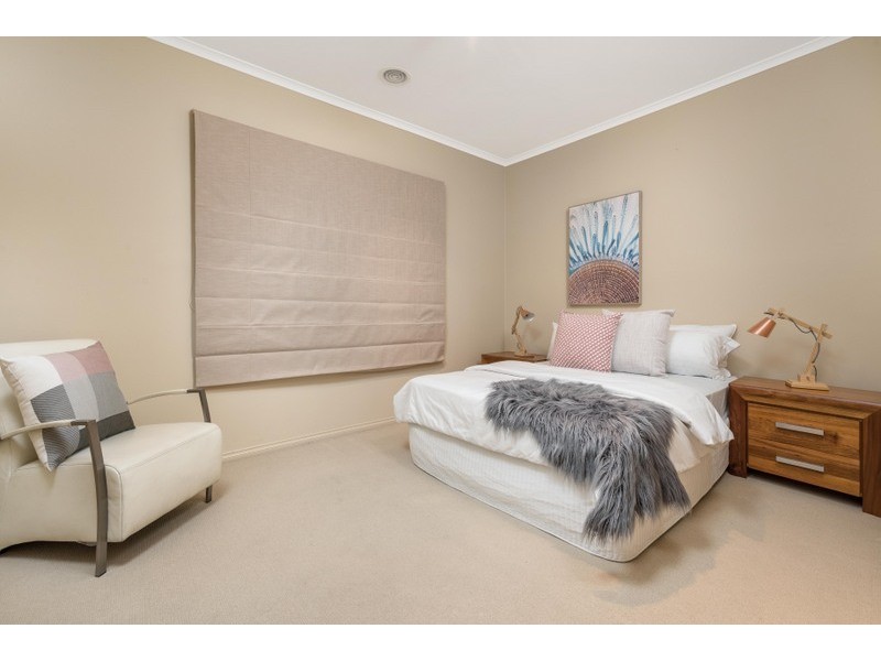 8 Inglewood Court, Mill Park VIC 3082