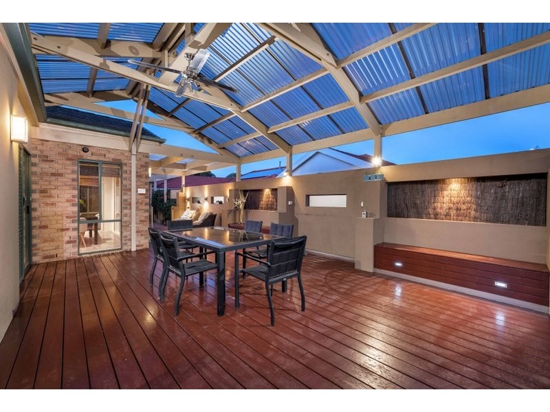 8 Inglewood Court, Mill Park VIC 3082