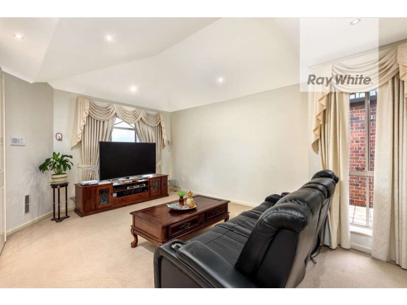 5 Laurina Turn, Mill Park VIC 3082