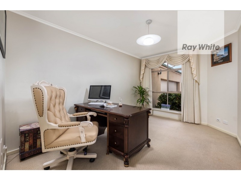 5 Laurina Turn, Mill Park VIC 3082