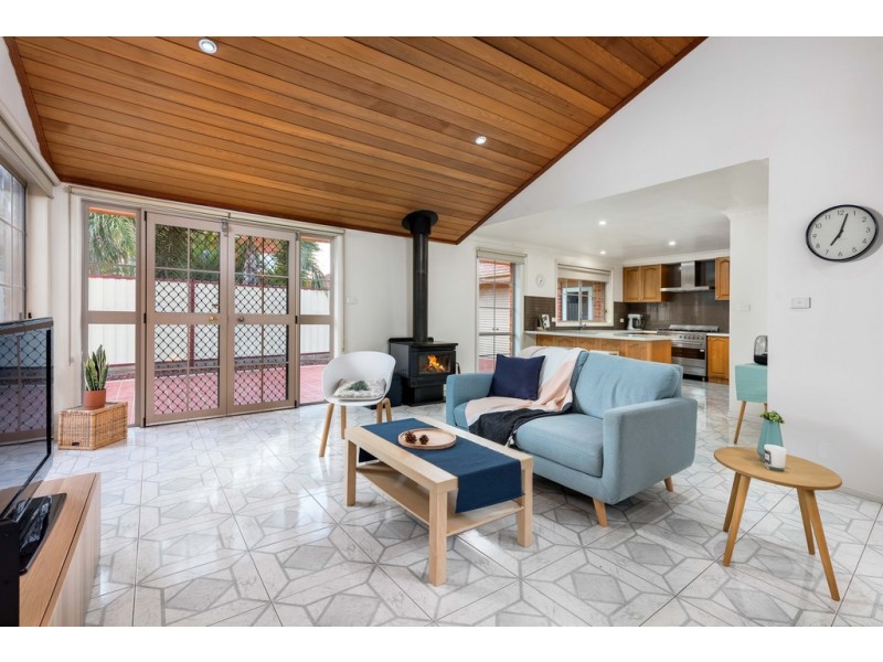 13 Stradella Close, Mill Park VIC 3082