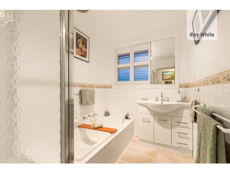 4 Luton Way, Bundoora VIC 3083