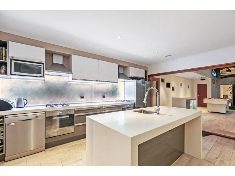 12 Parkhaven Avenue, Kingsbury VIC 3083