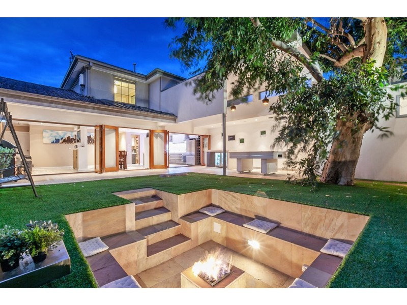 12 Parkhaven Avenue, Kingsbury VIC 3083