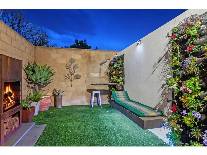 12 Parkhaven Avenue, Kingsbury VIC 3083