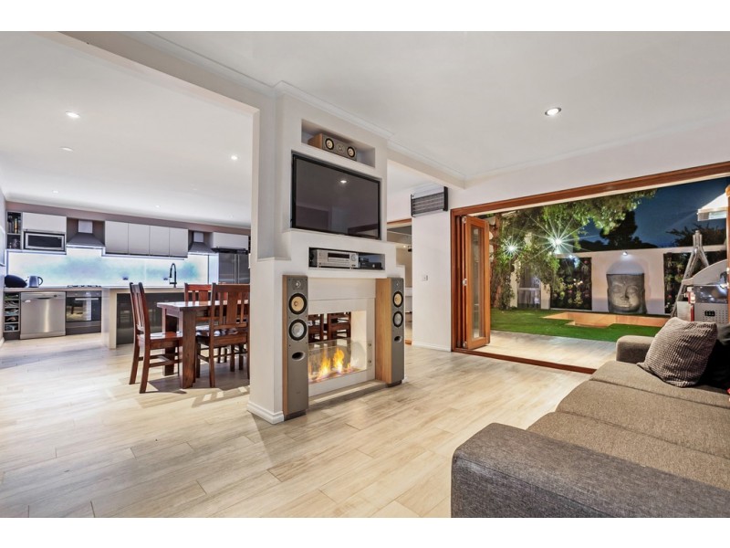 12 Parkhaven Avenue, Kingsbury VIC 3083