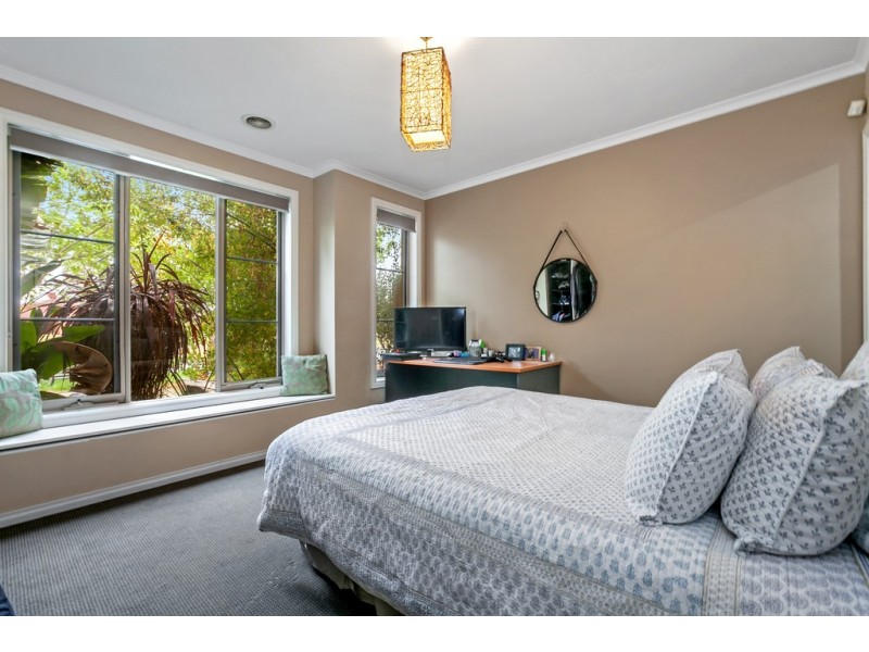 12 Parkhaven Avenue, Kingsbury VIC 3083