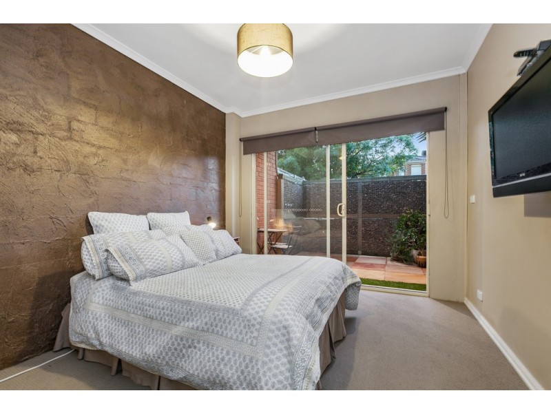 18 Parkhaven Avenue, Kingsbury VIC 3083