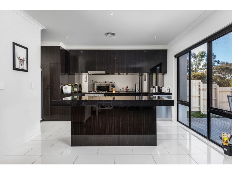 19 Greenwich Crescent, Bundoora VIC 3083