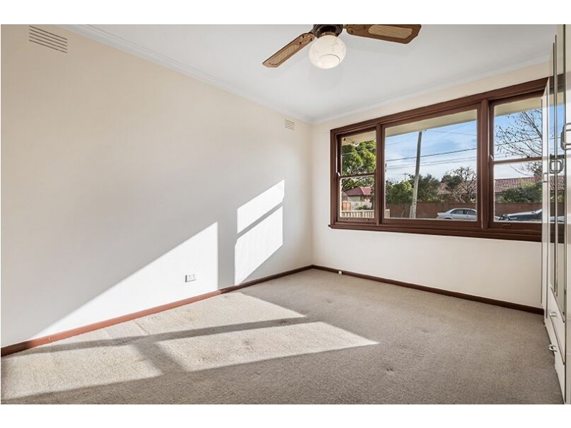 9 Crookston Road, Reservoir VIC 3073