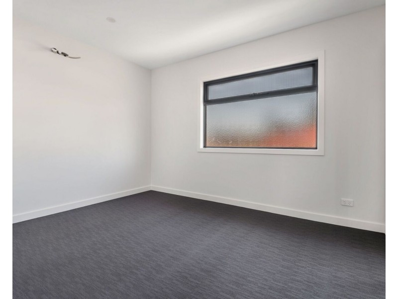 2/28 York Street, Reservoir VIC 3073