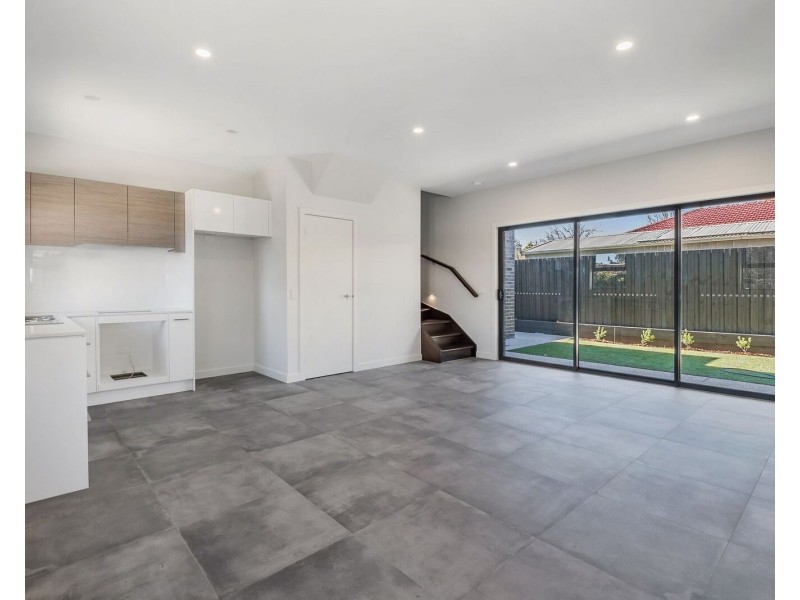 2/28 York Street, Reservoir VIC 3073