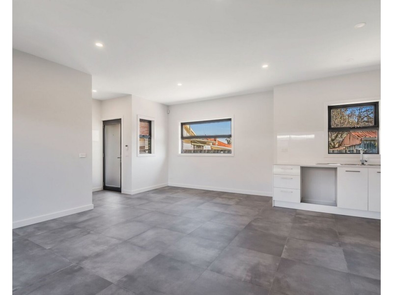 2/28 York Street, Reservoir VIC 3073