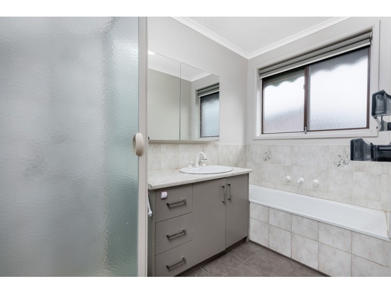 4 Gloaming Court, Mill Park VIC 3082