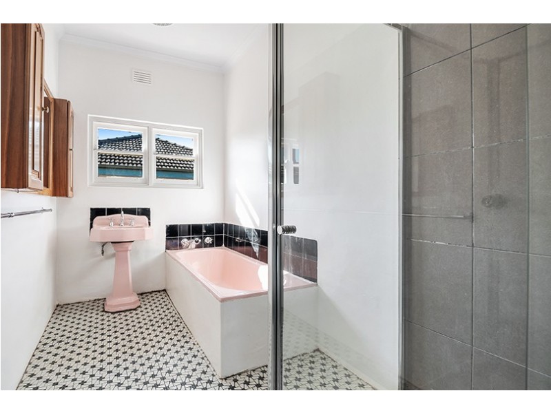 2 Clunes Street, Kingsbury VIC 3083