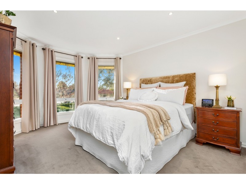 5 Stringybark Place, South Morang VIC 3752