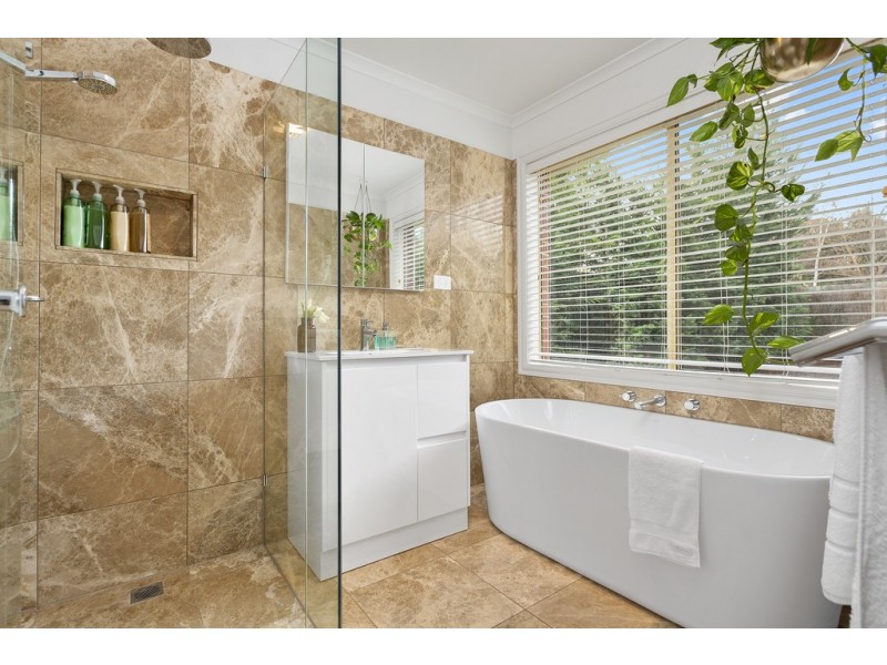 5 Stringybark Place, South Morang VIC 3752