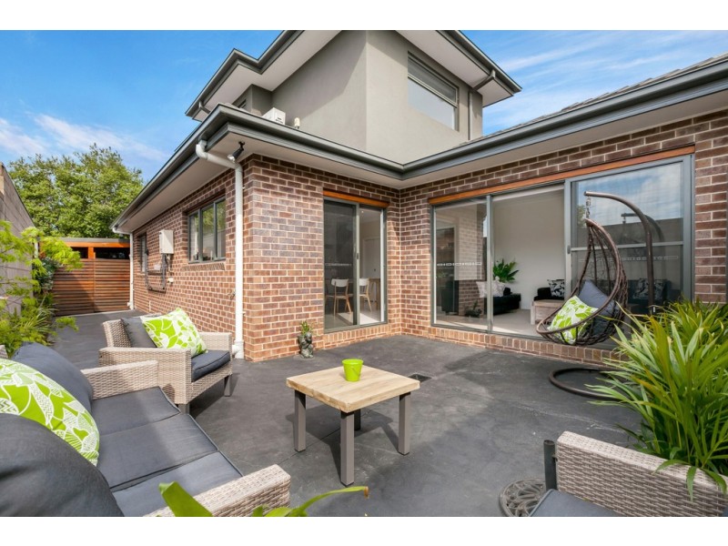 2/18 Maryborough Avenue, Kingsbury VIC 3083