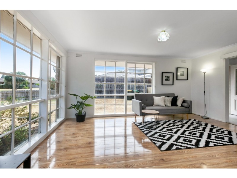 10 Wenden Road, Mill Park VIC 3082